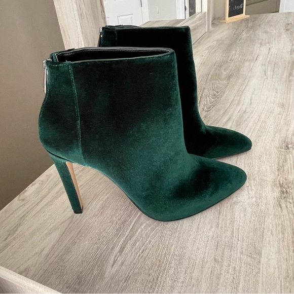 Emerald Green Stiletto Ankle Booties - Picture 6 of 9